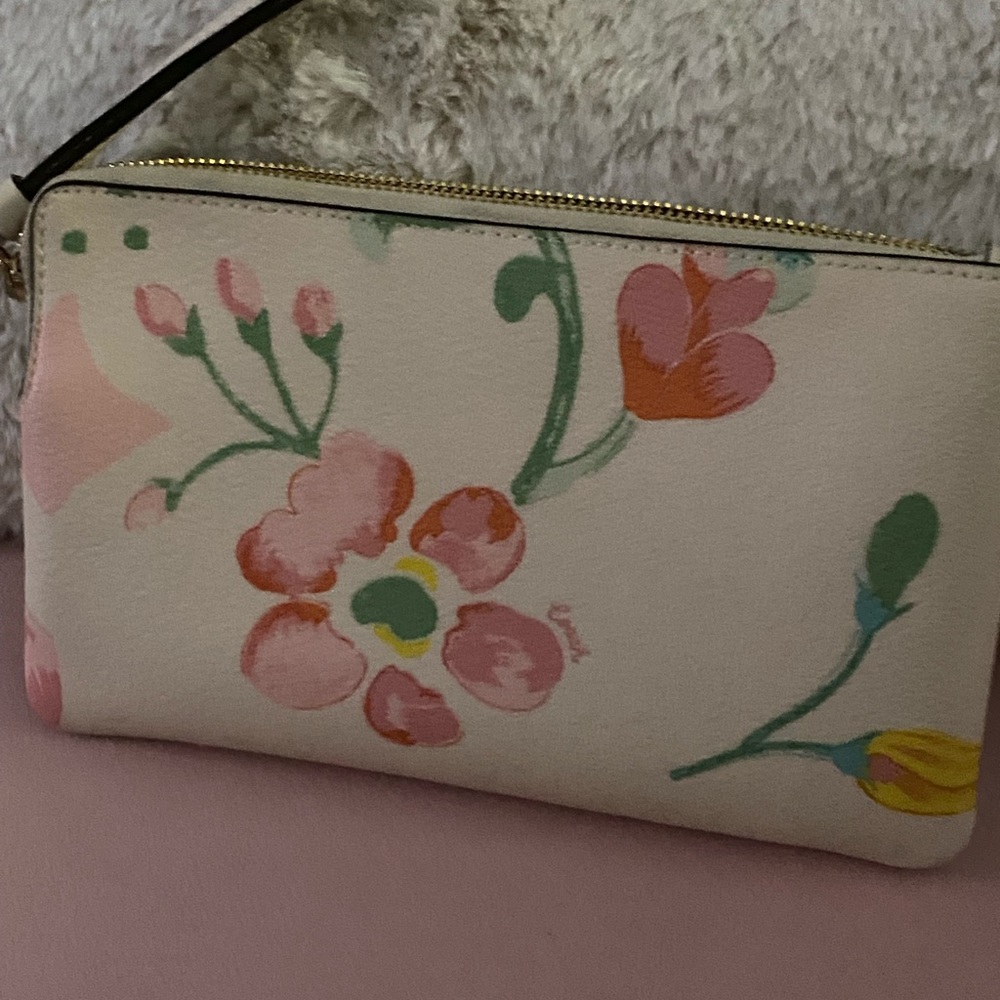 NWOT Coach Dreamy Land Floral Large Corner Zip Wristlet with new coach box - Picture 3 of 8